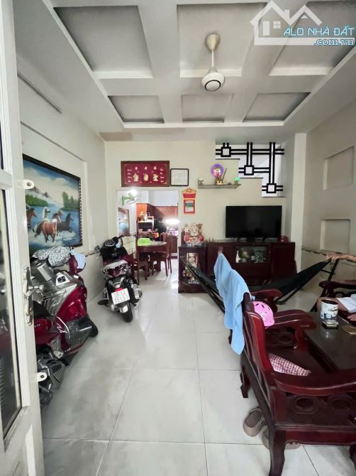 Nhà bán khu dân trí, dt 4,3x9 3tầng 4pn giá chỉ 5tỷ380 tl. - 1