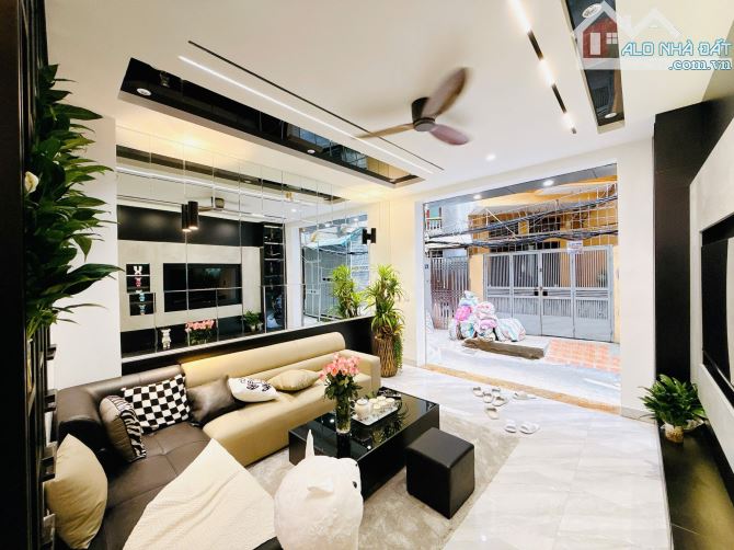 Ô tô đỗ cửa, Nội thất xịn, nhà đẹp long lanh, sổ A4, Phương Mai DT42m2 MT4.1m giá 10.8tỷ - 1