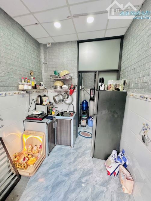 BÁN NHÀ NHỎ Q4 SIÊU MỎNG 2 TẤM GIÁ 1TỈ5 Xx DT 10m2 HẺM TRƯỚC NHÀ 6M SỔ RIÊNG GIÁP Q1 HIẾM - 1