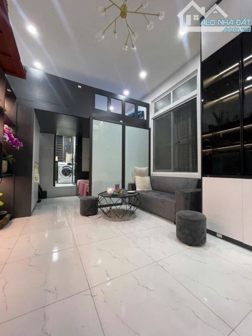 BÁN GẤP TẬP THỂ THỌ LÃO - HAI BÀ TRƯNG - 50 M2-2 NGỦ - 2,4 TỶ - 1