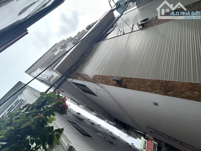 BÁN NHÀ CỔ NHUẾ 6 TẦNG LÔ GÓC GẦN MỎ ĐỊA CHẤT XÁCH VALI VỀ Ở LUÔN - 1