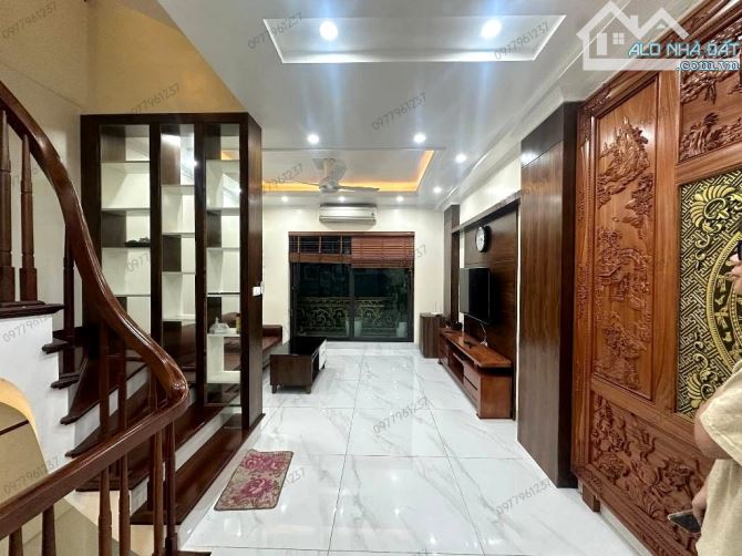 BÁN NHÀ NGUYỄN KHANG 38m2 × 5T. NGÕ Ô TÔ TRÁNH - 50m RA Ô TÔ TRÁNH ĐỖ NGÀY ĐÊM - 1