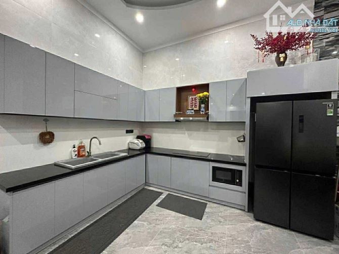 BÁN NHÀ ĐẸP 3 LẦU HẺM THÔNG 121 NƠ TRANG GƯH - DT: 4,4x15m ( NỞ 6m ) - Tc: 100% - 4,8 TỶ - 1