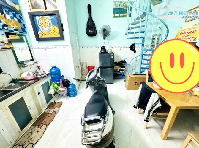 Bán gấp nhà 3 tầng 18m² Tân Bình – DTSD 54m² – giá siêu rẻ chỉ 2.x tỷ - 1