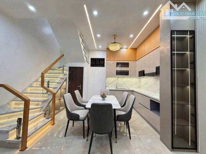 🏠 Cổ Nhuế, 36m2 nhỉnh 8 tỷ, mới koong, ngõ thông, gần ô tô, thang máy, an sinh tuyệt vời - 1