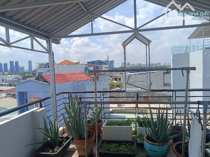 NHÀ 4 TẦNG 20M RA ĐƯỜNG XE TẢI – VIEW QUẬN 1 – SỔ VUÔNG NỞ HẬU NHỈNH 6ty - 1
