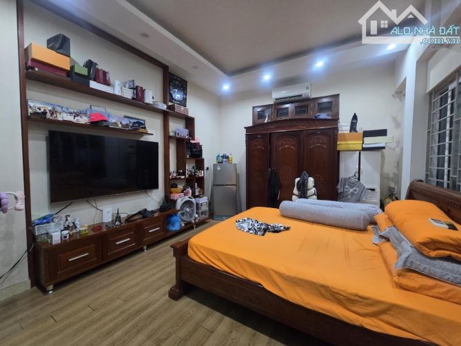 🔥 NHÀ ĐẸP NGỌC THUỴ – GIÁ CHỈ 7,x TỶ 	•	Diện tích 35m², 5 tầng, mặt tiền rộng. - 1