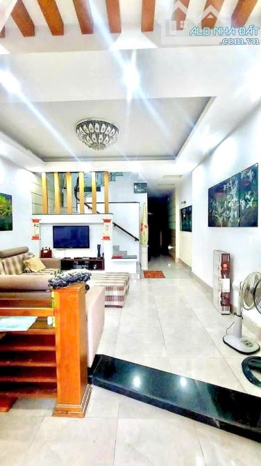 Bán nhà lầu thổ cư hoàn công hẻm ô tô Nguyễn Ái Quốc Tân Hiệp, 5x29m giá hơn 5 tỷ. - 1