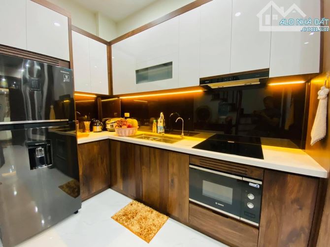 Bán nhà Nguyễn Văn Cừ, Long Biên: 32m2, 5 tầng, hơn 7 tỷ, sát ô tô, tiện ích ngập, ở ngay - 1