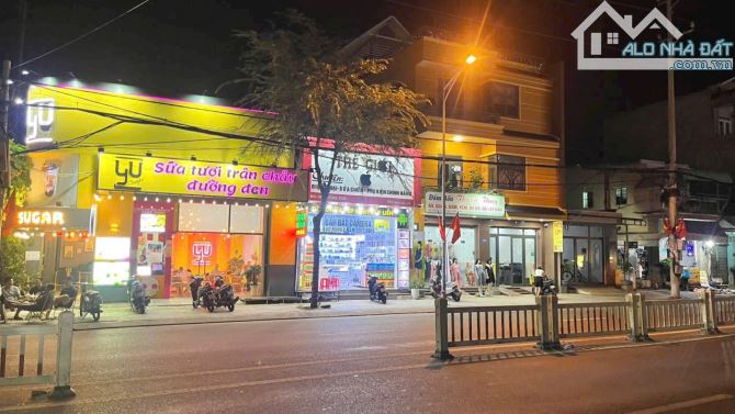 BÁN NHÀ MẶT TIỀN ĐƯỜNG 30/4 - DT 96M2 (5,2x18) GIÁ RẺ CHỈ 10 TỶ VỊ TRÍ TRUNG TÂM RẠCH DỪA - 1