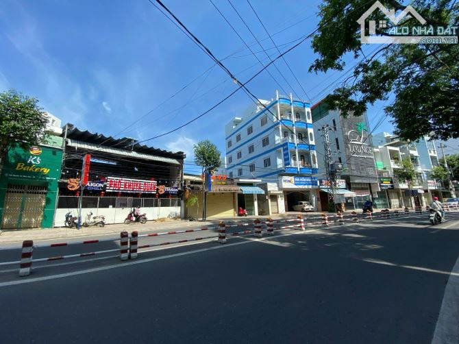 Bán đất Mặt tiền Nguyễn Thị Minh Khai - Phước Hoà - Nha Trang dt 192m2 Giá bán 35 tỷ ( - 1