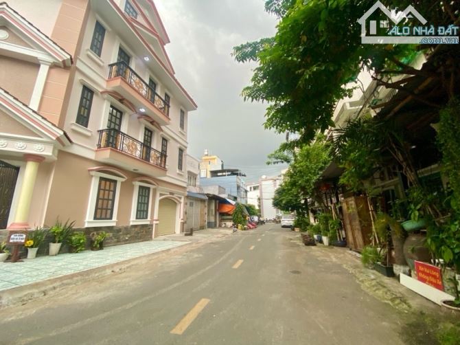 Biệt Thự Góc 2 Mặt Tiền - DT Sàn Sử Dụng 240m² - Tân Phú Giáp Tân Bình - 1