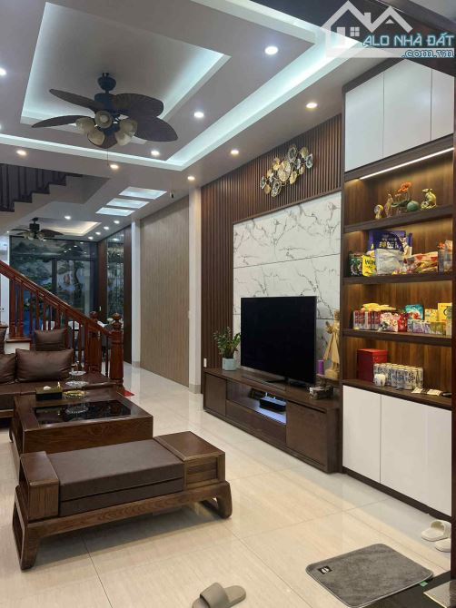 Bán nhà 4 tầng mặt đường nội thất đẹp, kinh doanh tốt Tp Thái Bình - 1
