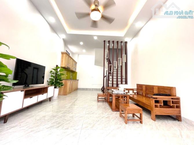 GIA ĐÌNH CẦN BÁN CĂN NHÀ 5 TẦNG TẠI MỸ ĐÌNH, DIỆN TÍCH 40M, GIÁ 7.7 TỶ - 1