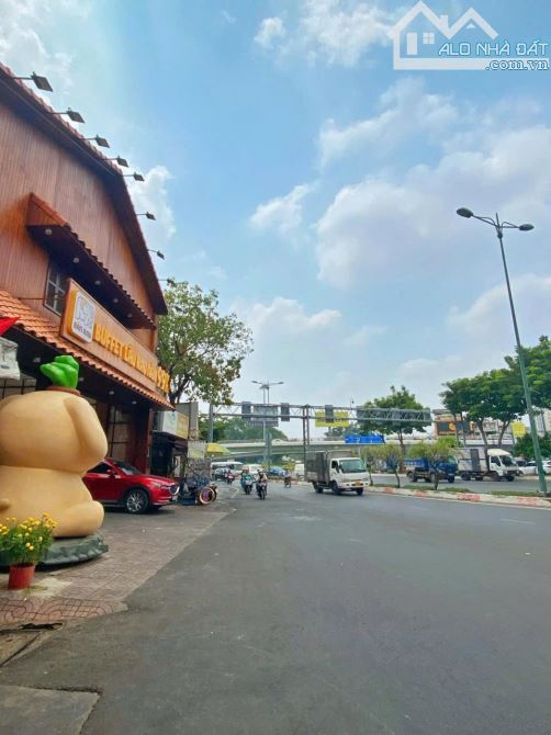 HÀNG HOT ! Bán MT  24-26 Phạm Văn Đồng, P.Hạnh Thông | Dt: 11X50m | CTXD : 2 hầm,12 tầng | - 1