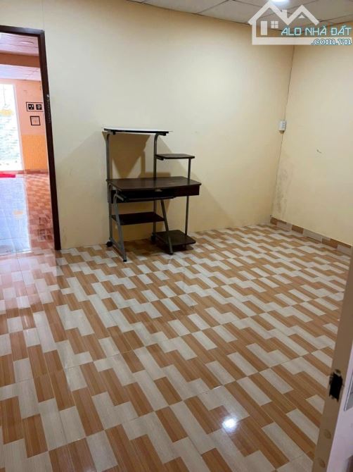 Bán Nhà Giá Rẻ 88m2 , 2 tầng 4PN .Hẻm 28 Lương Văn Can Quận 8 Chỉ 4,4 tỷ - 1