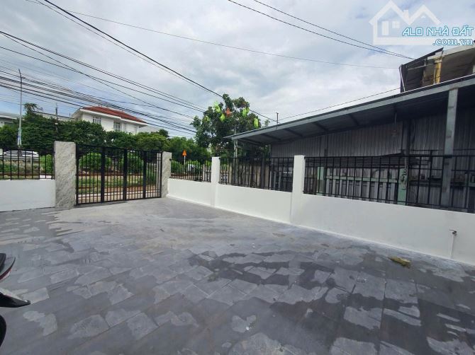 Bán căn nhà 2 mặt tiền Lê Duẩn Phía Đường Ray, Phường Phú Xuân, Huế - 1