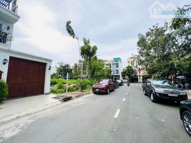 Bán nhà biệt thự Him Lam đường Lương Định Của quận 2 gần chợ Bình Khánh (216m2) 60 tỷ - 1