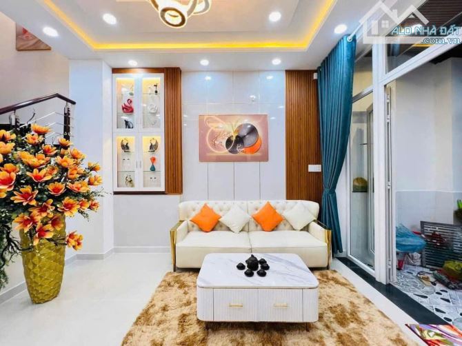 Bán căn nhà ngay Thành Thái, Quận 10 / 70m2 / 3 tỷ 390 triệu / sổ hồng riêng - 1