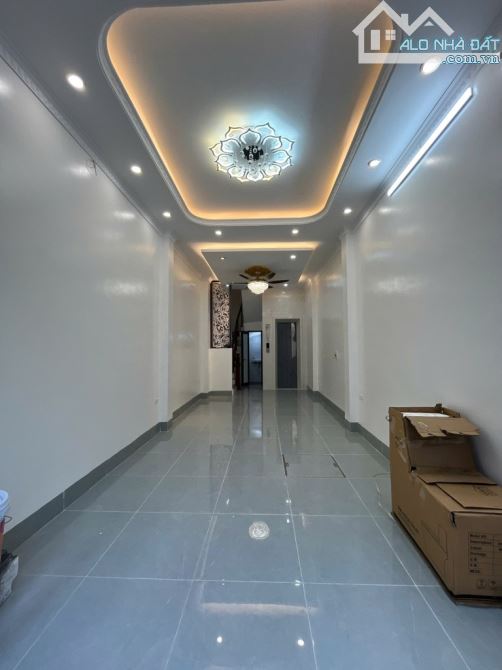 PHỐ ĐÔNG THIÊN - 38M2 -Ô TÔ ĐỖ CỬA, QUAY ĐẦU  -  VỊ TRÍ KINH DOANH, THANG MÁY - 1