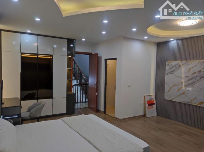 Bán nhà phân lô Trần Đại Nghĩa – 43m² – 5 tầng – MT 5.6m - Thang máy - Ô tô – Giá 11.9 tỷ