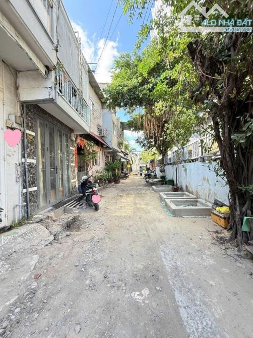 Bán nhà 2 tầng - sổ hồng riêng - gần chung cư Phú Khang, Huỳnh Thiện Lộc - chỉ hơn 2 tỷ - 1