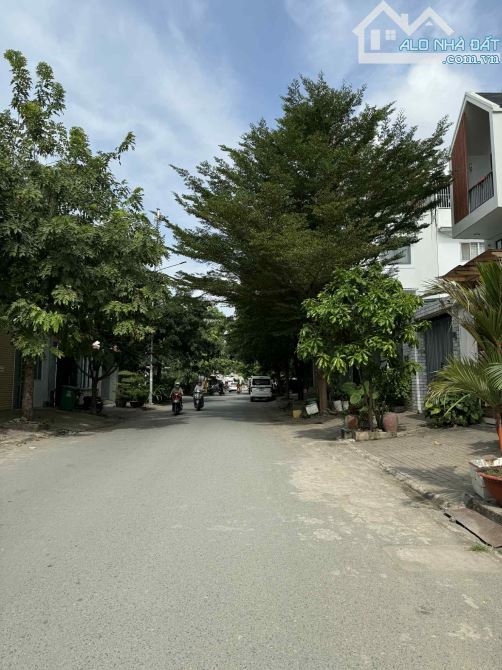 Bán đất thổ cư, 100m2 - ngang 7M, nhỉnh 7 tỷ, hẻm xe hơi thông, Quận 7 Phú Thuận - 1