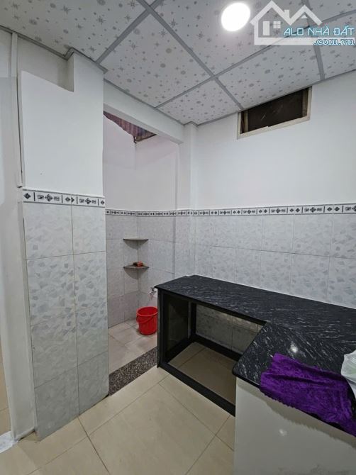 Sát mặt tiền  Trung Tâm Q4  NGANG 4.6 DÀI 12  CÓ 5 TỶ - 1