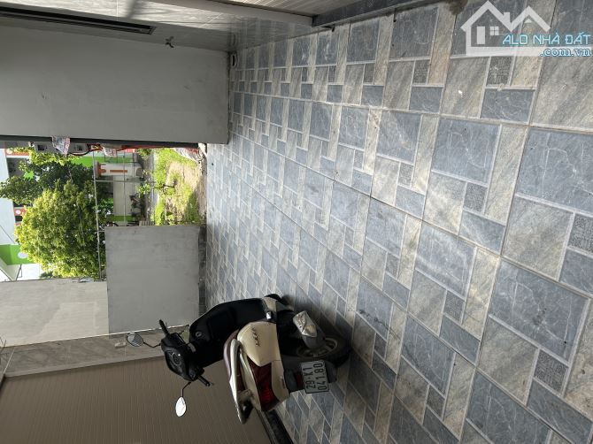 TT VIỆT HƯNG - 20 m RA ĐƯỜNG Ô TÔ TRÁNH - NGÕ THÔNG TỨ PHÍA NÔNG - NHÀ 3TẦNG DÂN XÂY MỚI - 1