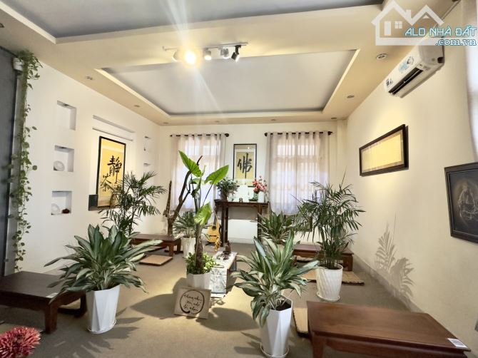 Biệt Thự 6 Phòng- Ngang 14M - 3 tầng - Hẻm ô tô - - 1