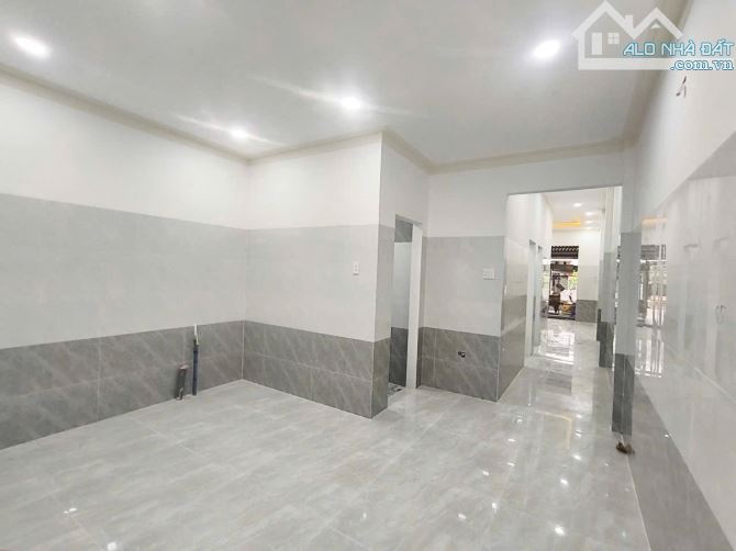 Nhà mới đẹp phường Long Châu trục chính dân cư đông - 1