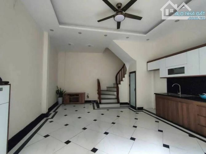 BÁN NHÀ DÂN XÂY  RẤT  TÂM HUYẾT.  73M²- 4 TẦNG- MT6 M- 12 TỶ - 1
