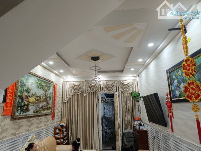 BÁN NHÀ CAO LỖ - QUẬN 8 - HẺM XE HƠI - 62M2 - 3 TẦNG BTCT - 3 PN - NHỈNH 8 TỶ. - 1