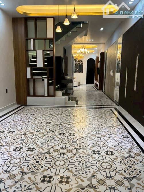 611. Bán toà căn hộ dịch vụ 18 phòng khu phân lô Văn Cao  * Diện tích 240m2 - ngang 12m * - 1