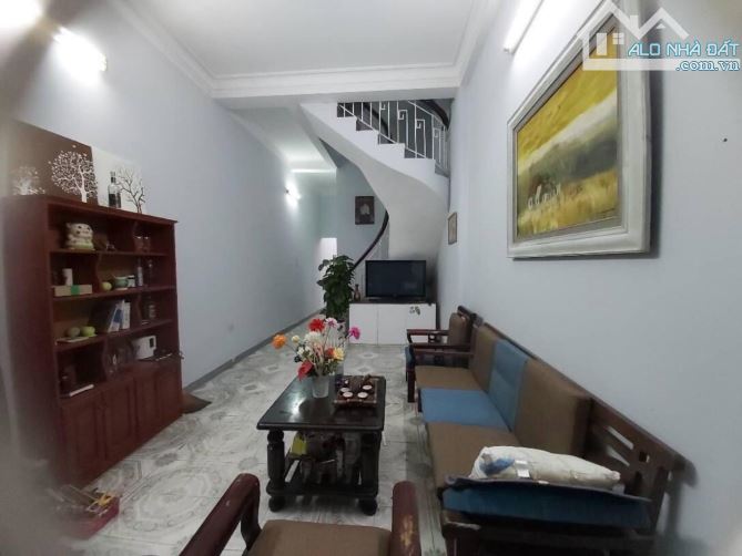 Bán nhà Hào Nam  gần ga tàu điện Cát Linh dân xây khung cột bê tông chắc chắn gần phố nhà - 1