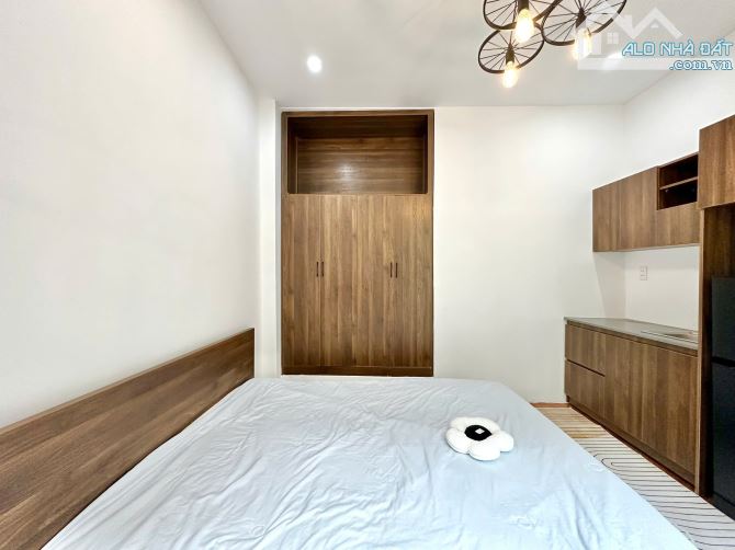 Căn hộ ngay trung tâm quận 1, cửa sổ đón nắng, gần UEH, đại học Hoa Sen, quận 3, quận 10 - 1