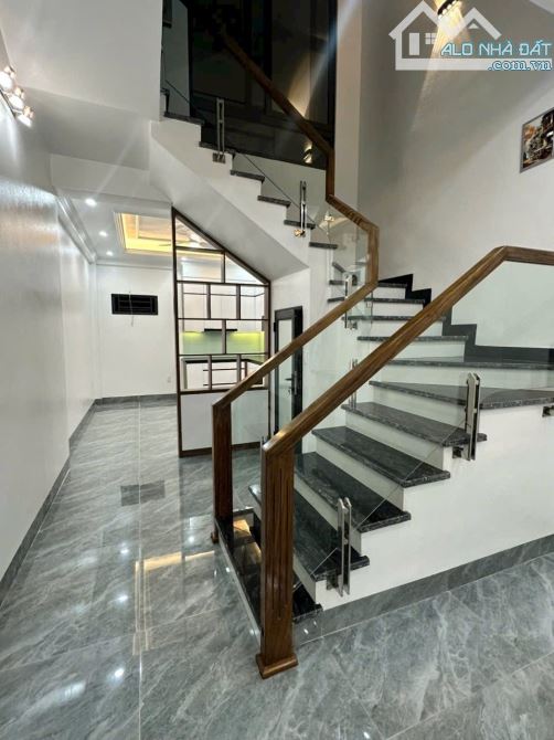 Bán căn nhà 3 tầng ngõ phố Bình Lộc, ph Lê Thanh Nghị, Tây HP, 52.6m2, 3 ngủ, 3vs, mt 4m - 1