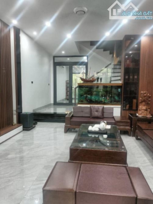 Bán nhà Võng Thị - Tây Hồ, Lô góc, gần phố, 90m2 x 3 tầng, giá 20.9 Tỷ - 1
