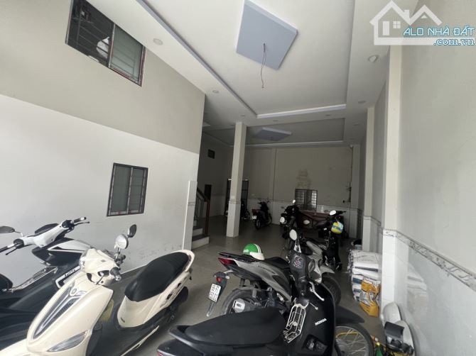 CĂNG HỘ DỊCH VỤ - 4 TẦNG - DT 148M - THU NHẬP ỔN ĐỊNH - ĐƯỜNG XE TẢI THÔNG - SÁT AEON TÂN - 1