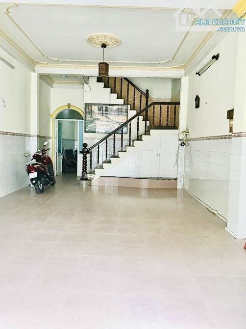 Khu Ao Sen - Tên Lửa - 4 tầng - 5m x 20m - 4PN rộng - View công viên - 1