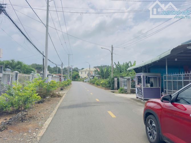 Bán nhà trung tâm thị trấn đất đỏ- xã đất đỏ -TP Hồ Chí Minh- góc 2 mặt tiền: - 1