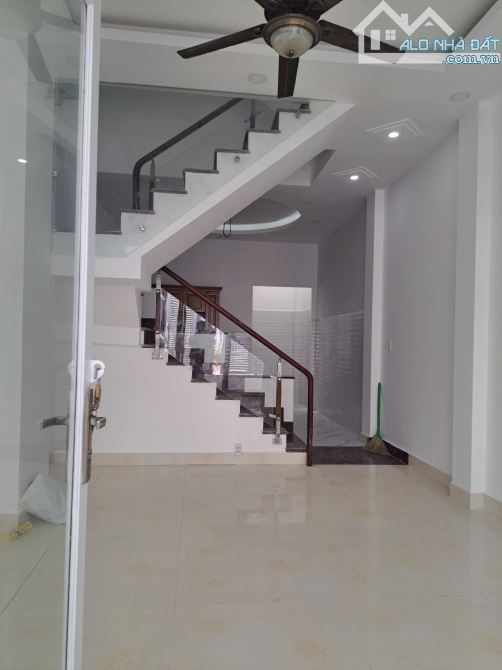 Bán Nhà 3 Tầng Ngô Chí Quốc DT 64m2 Hẻm Xe Hơi Vào Nhà Ngay Chợ Đầu Mối Chỉ 4,3 Tỷ - 1