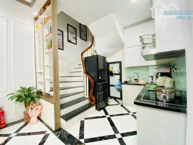 TÔ VĨNH DIỆN, 9.9 TỶ 31M2 5 TẦNG, NGÕ NÔNG, PHÂN LÔ VUÔNG ĐÉT, Ở SƯỚNG, TIỆN ÍCH BẠT NGÀN - 1