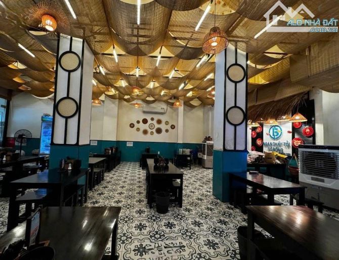 Cho thuê mặt bằng Quận 1 Trần Hưng Đạo 180m2 giá thuê 140 triệu - 1