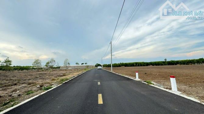 BÁN 500m2 ĐẤT XÃ ĐẤT ĐỎ- TP. HCM🌈CHỈ 1TỶ750TR🌈 ----- Dt: 10x50m; 500m2; sẵn 80tc - 1