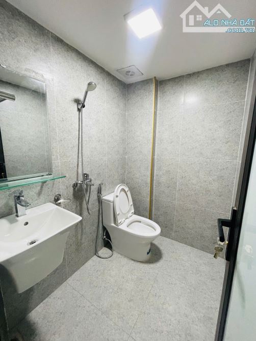 Trung tâm Cầu Giấy - Ngõ thông - 30 M ra ô tô tránh - Hai thoáng trước sau - Full nội thất - 12