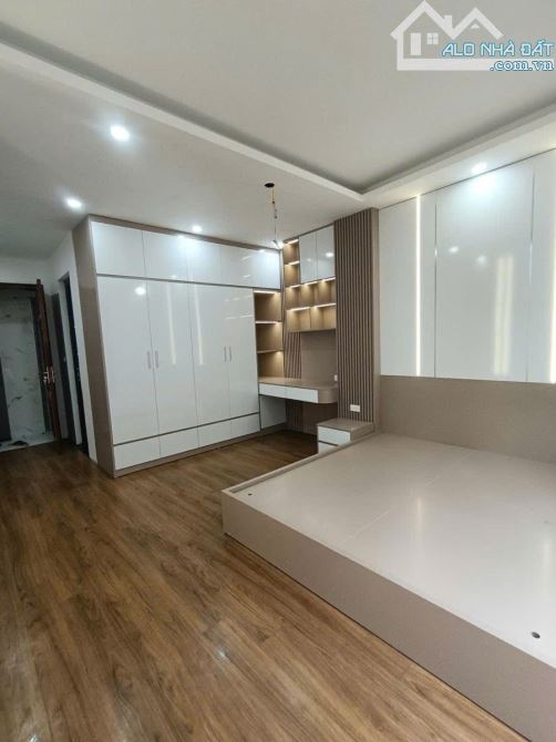 Bán nhà trung tâm quận Đống Đa, Ngõ rộng, Full Nội Thất, DT 41m2*6 Tầng* Giá 10,65 Tỷ - 15