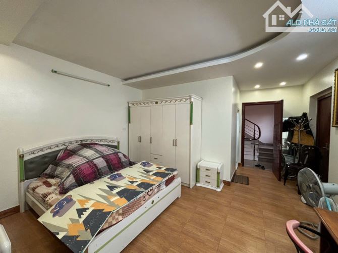 Cho thuê nhà mặt đường Ngô Gia Tự gần ngã 3 Văn Cao, mặt tiền 5m, DT 75m2, nhà 4 tầng - 2