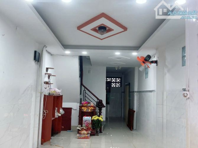 Bán nhà  Nguyễn Tri Phương, Q10 – 2 Tầng, 3 Mặt Hẻm, Giá Rẻ Bất Ngờ!Chỉ nhỉnh 5 tỷ - 3