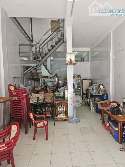 Bán nhà Mặt Tiền Calmette Q1, 4.2x15.5m, SHR, giá chỉ 17.99 Tỷ TL, hiếm - 2